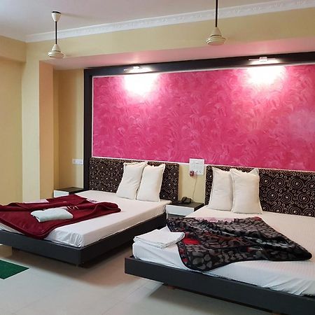 Swagatam International Hotell Tarapith Exteriör bild