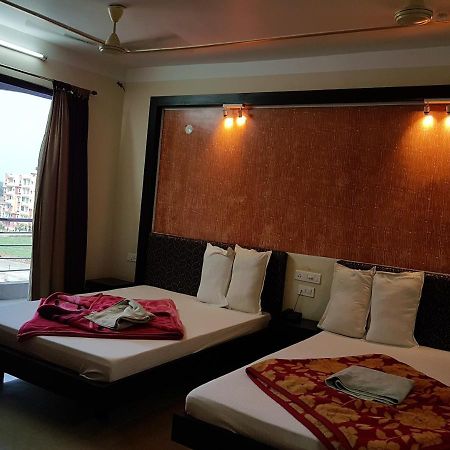 Swagatam International Hotell Tarapith Exteriör bild