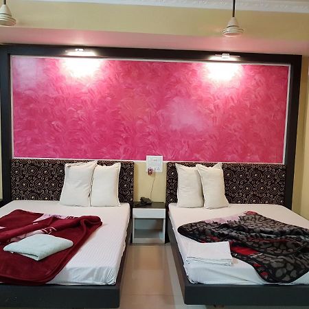Swagatam International Hotell Tarapith Exteriör bild