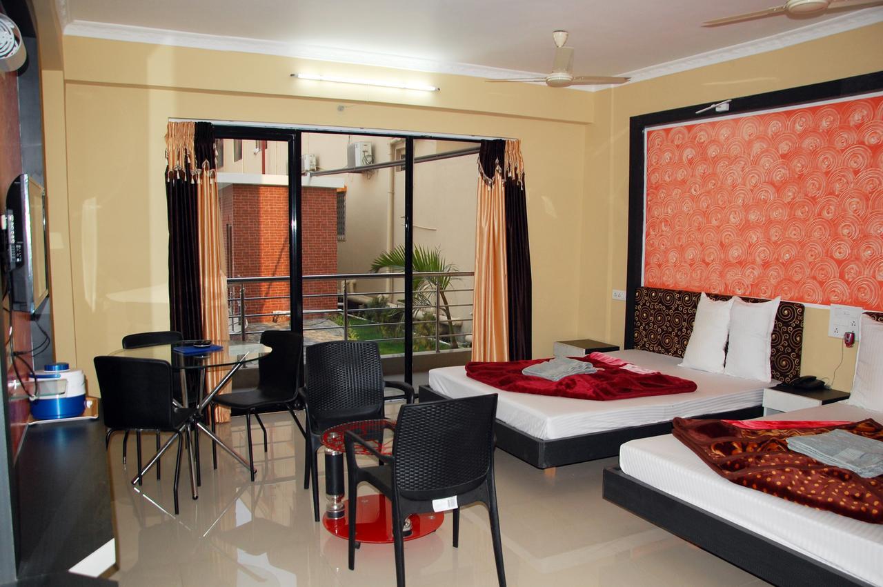 Swagatam International Hotell Tarapith Exteriör bild