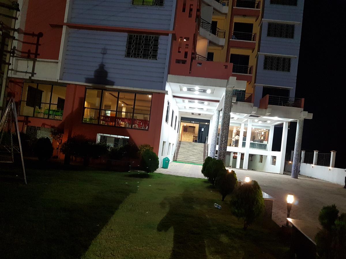 Swagatam International Hotell Tarapith Exteriör bild