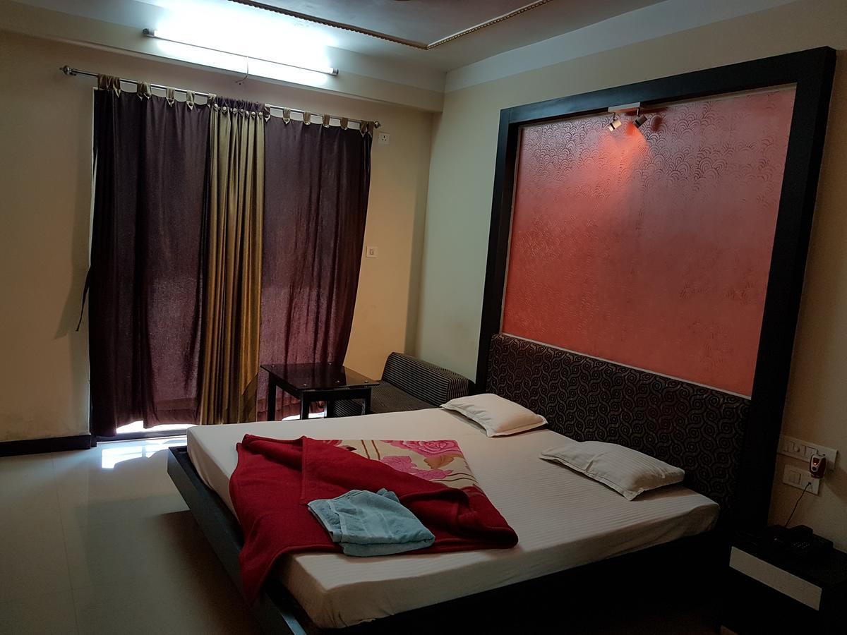 Swagatam International Hotell Tarapith Exteriör bild