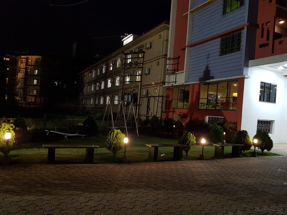 Swagatam International Hotell Tarapith Exteriör bild