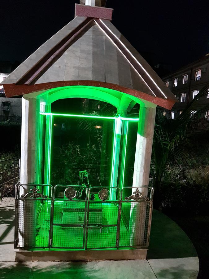 Swagatam International Hotell Tarapith Exteriör bild