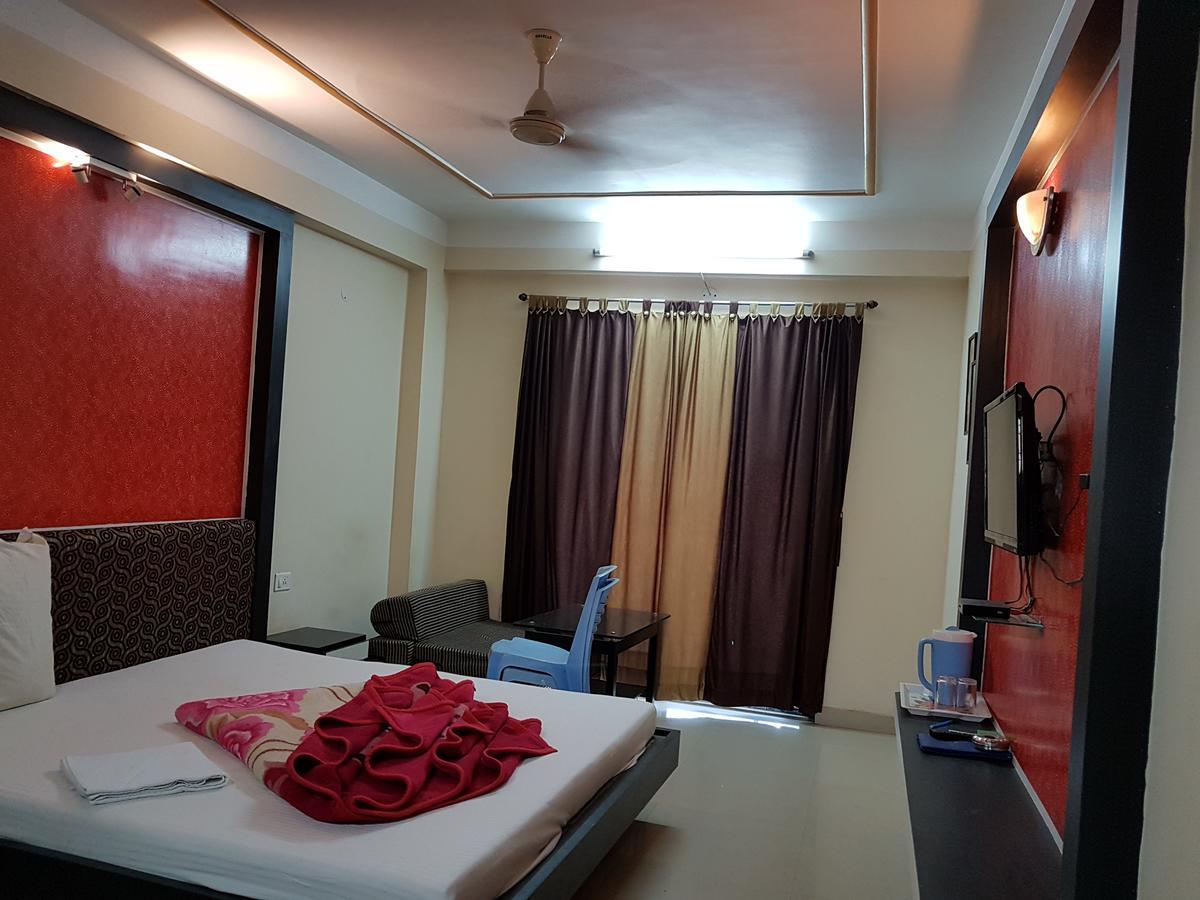 Swagatam International Hotell Tarapith Exteriör bild