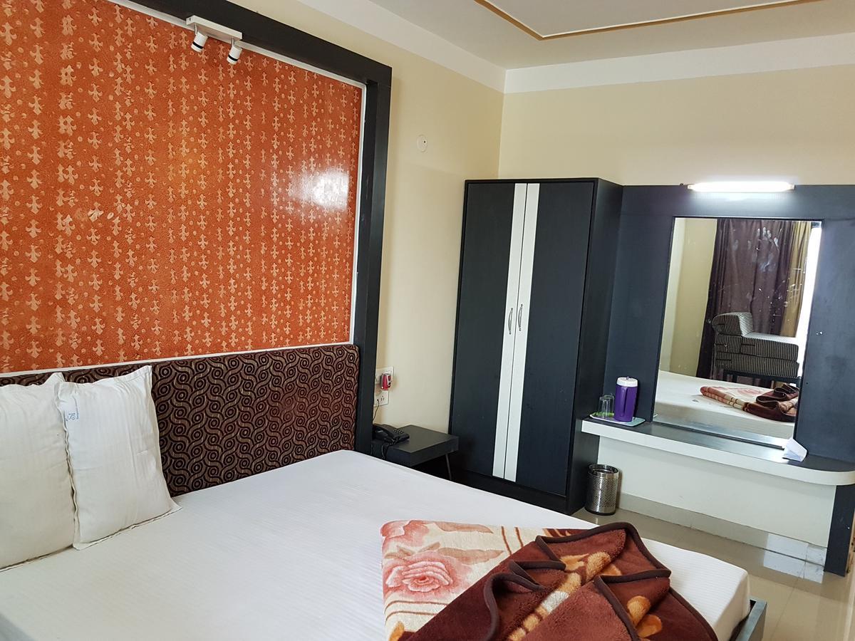 Swagatam International Hotell Tarapith Exteriör bild