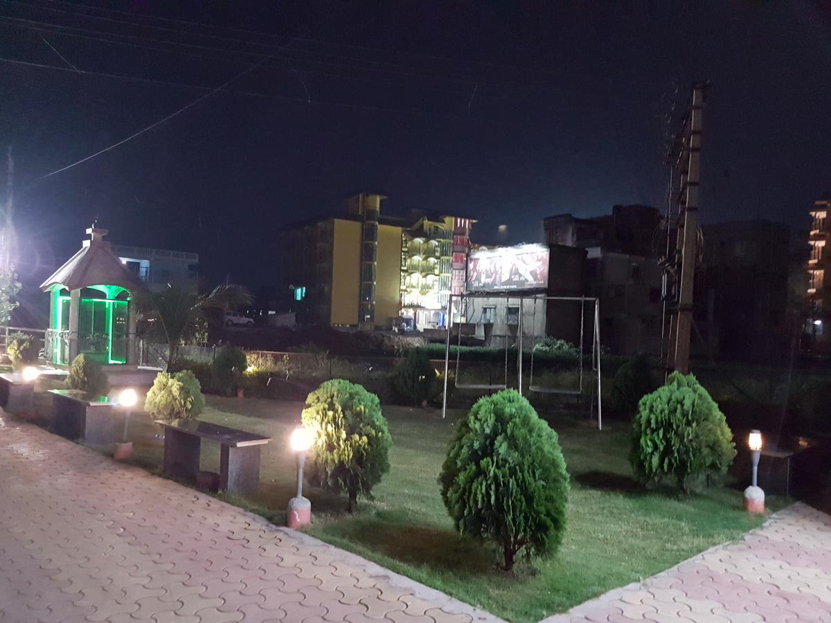Swagatam International Hotell Tarapith Exteriör bild