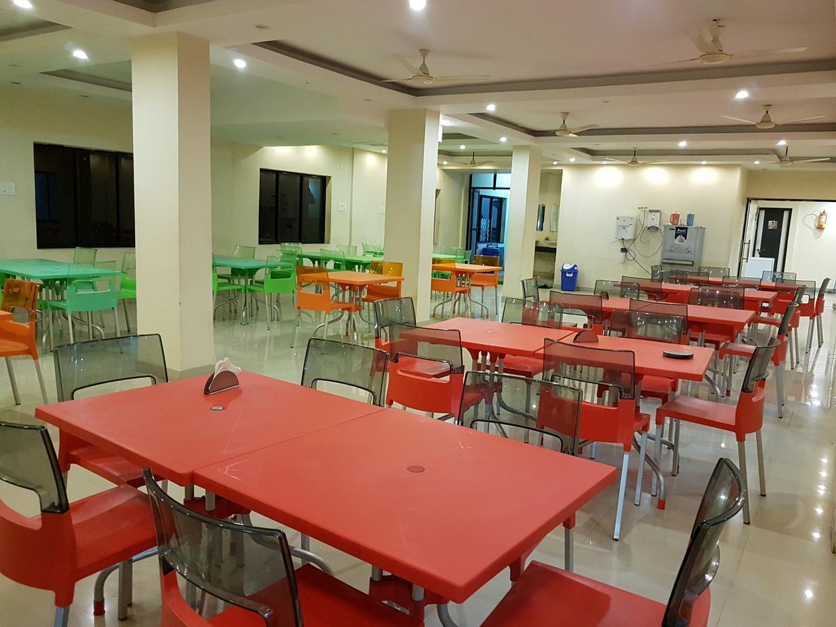 Swagatam International Hotell Tarapith Exteriör bild