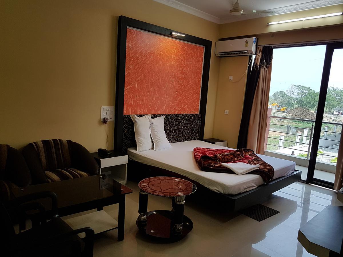 Swagatam International Hotell Tarapith Exteriör bild