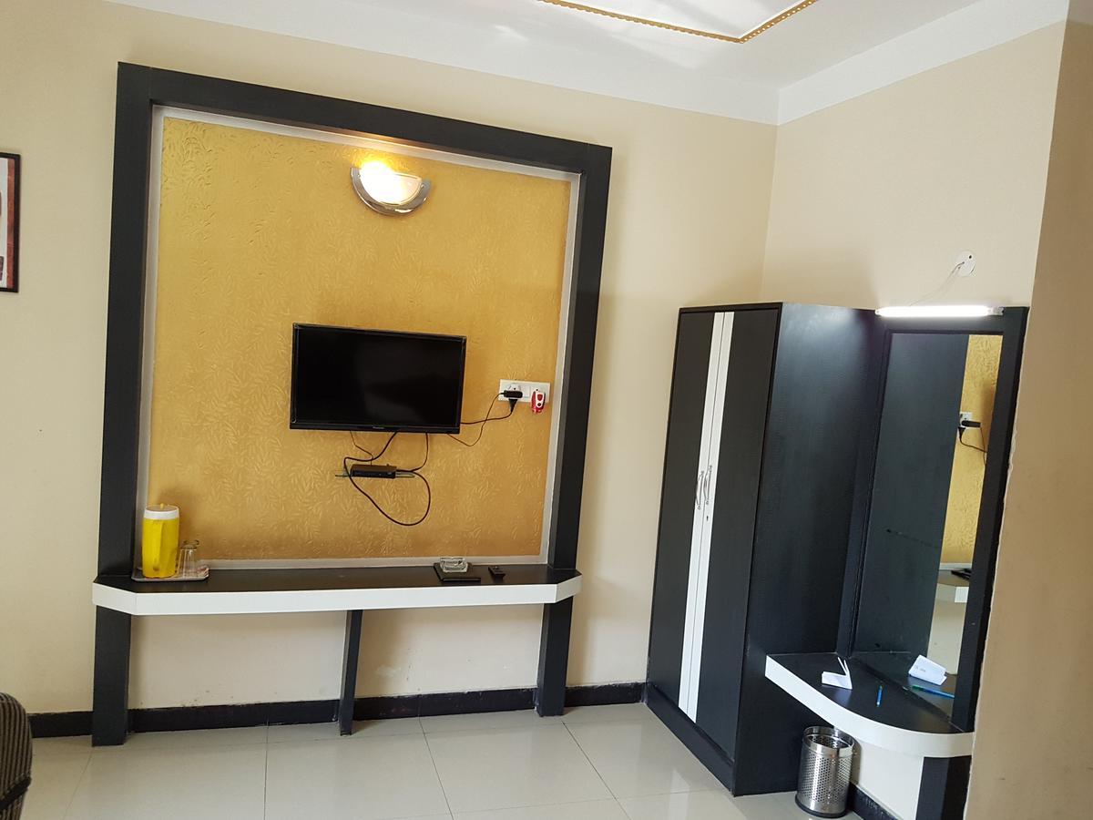 Swagatam International Hotell Tarapith Exteriör bild