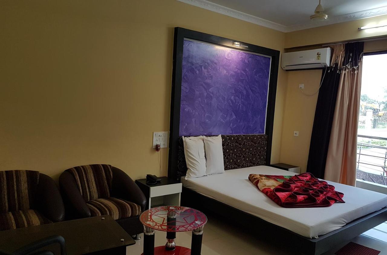 Swagatam International Hotell Tarapith Exteriör bild