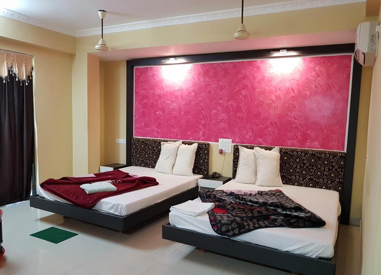 Swagatam International Hotell Tarapith Exteriör bild