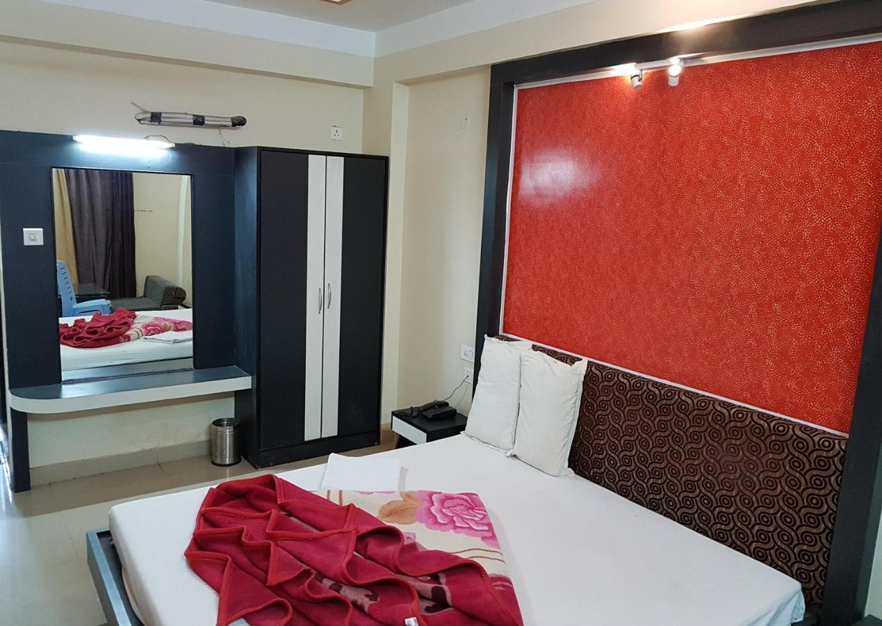 Swagatam International Hotell Tarapith Exteriör bild