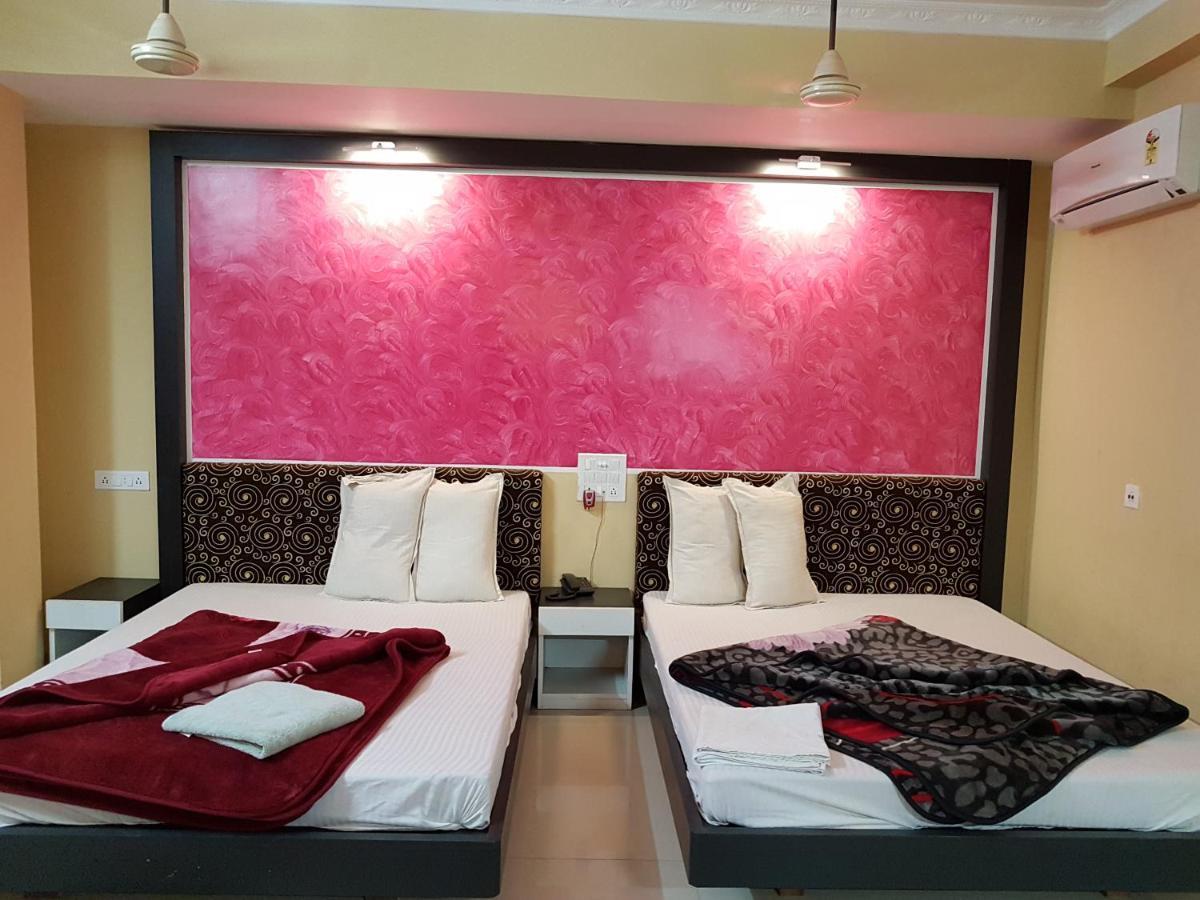 Swagatam International Hotell Tarapith Exteriör bild